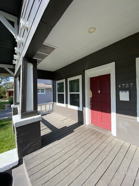 Photo - 4727 Walker St