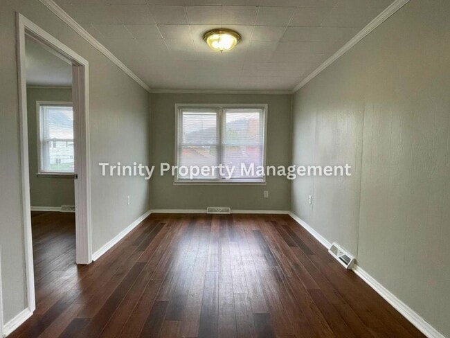 Photo - 2010 1/2 Hamill Ave