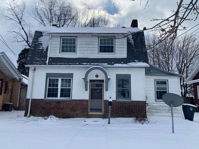 Building Photo - Cozy Akron Home w/ Fireplace Charm, Detached Garage & Back Porch
