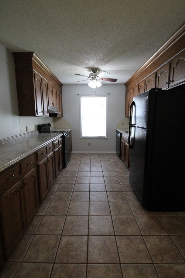 1077 Farm Pond Ln