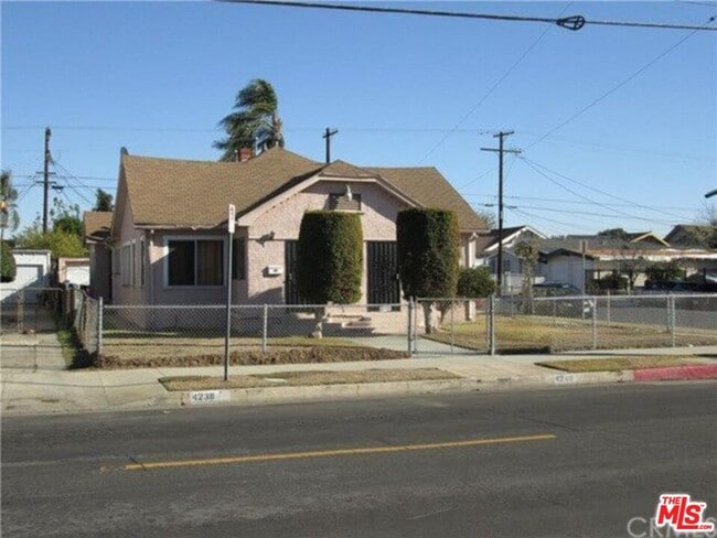 Photo - 4240 Denker Ave