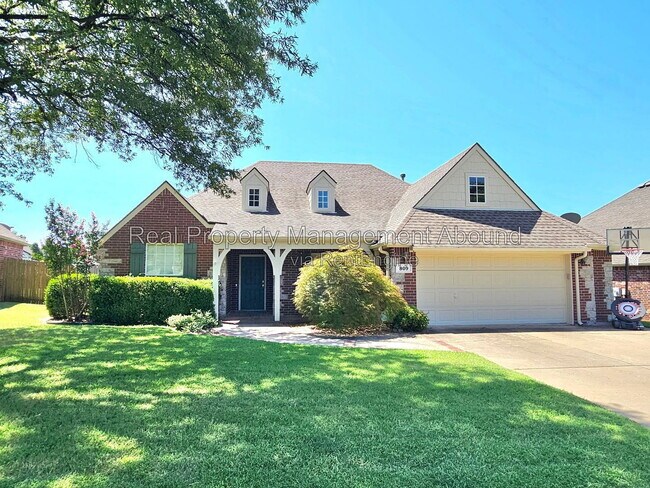 Photo - 809 West Granger St N
