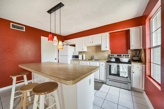 Building Photo - 9345 Westwood Village Dr Unit 30