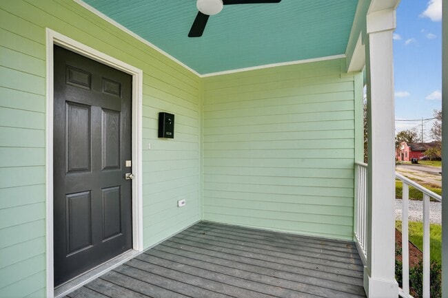 Photo - 2825 Cherry St