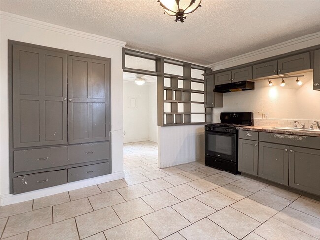 Building Photo - 413 Ewalt Ave Unit E2