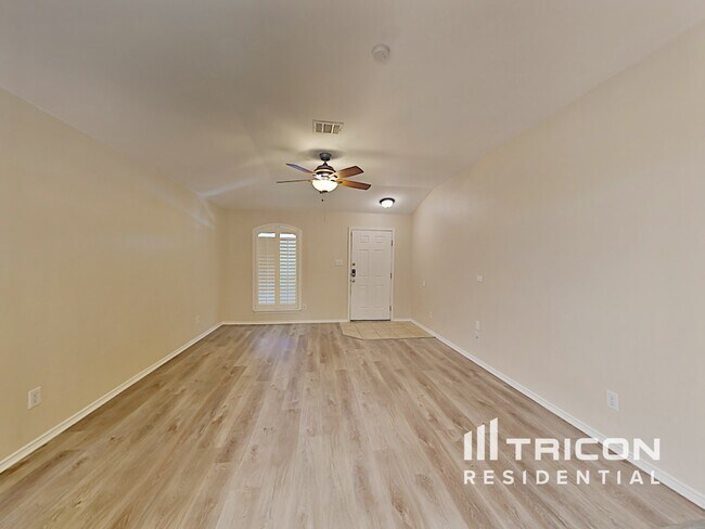 Photo - 1523 Hawkwolf Creek