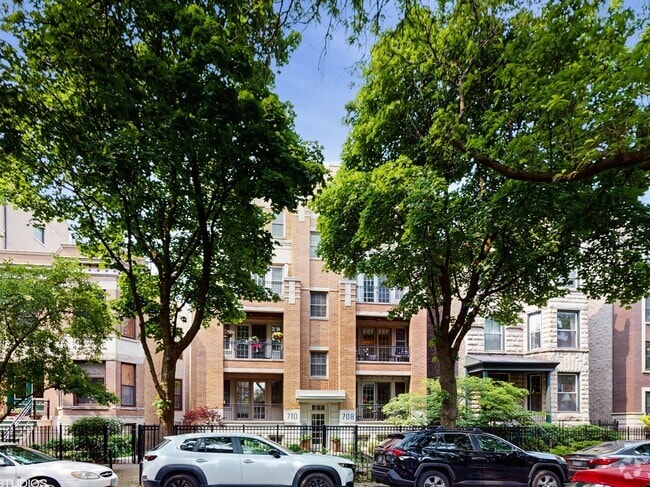 Building Photo - 708 W Aldine Ave Rental