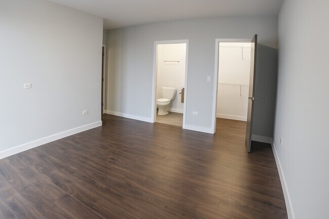 Photo - 3301 N Sheffield Ave