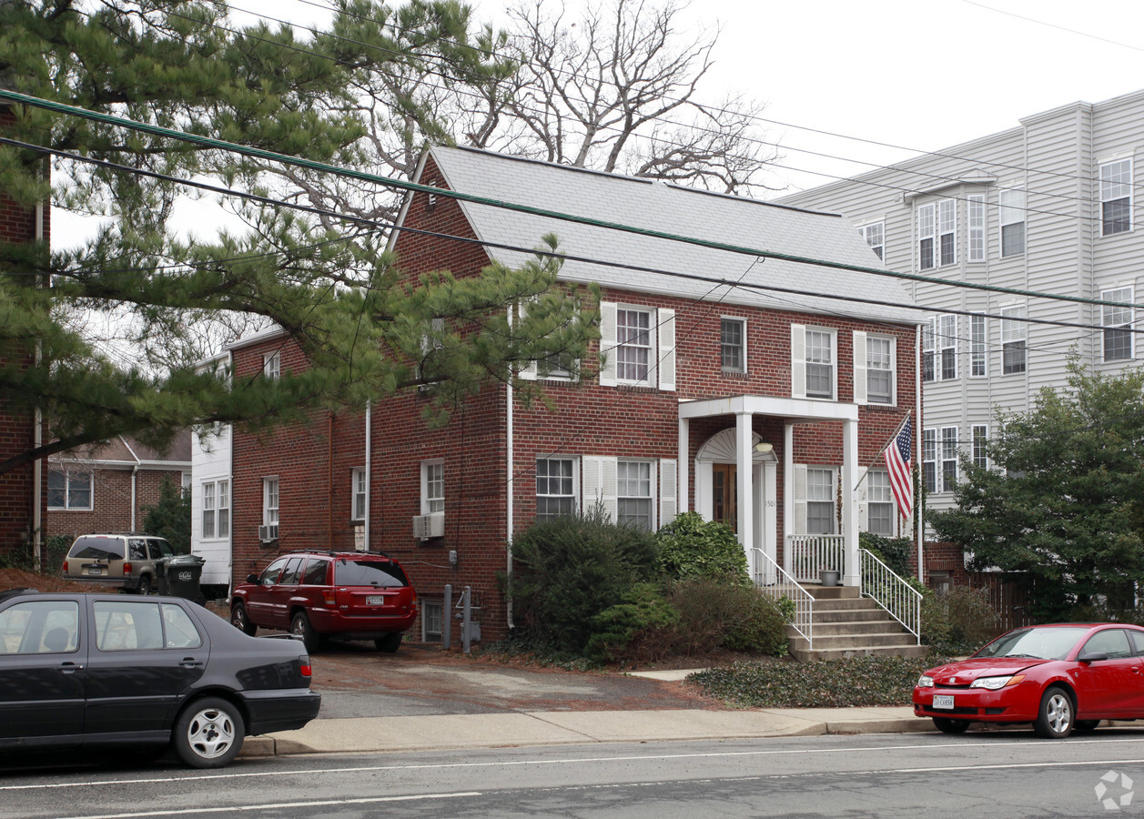 Arlington Courthouse Apartments - Arlington Courthouse Apartments