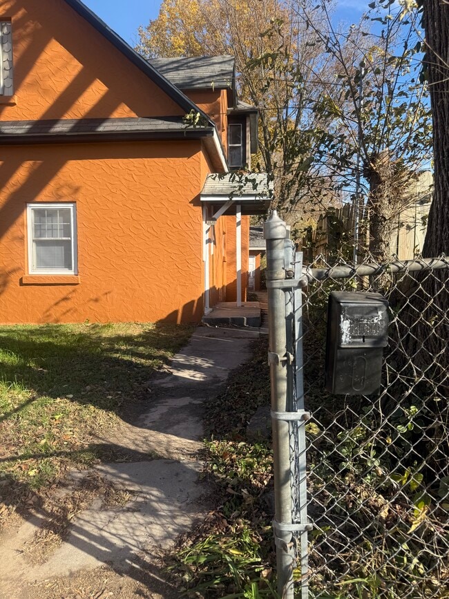 Building Photo - 101 S Gray Ave Unit 101 South Gray Joplin