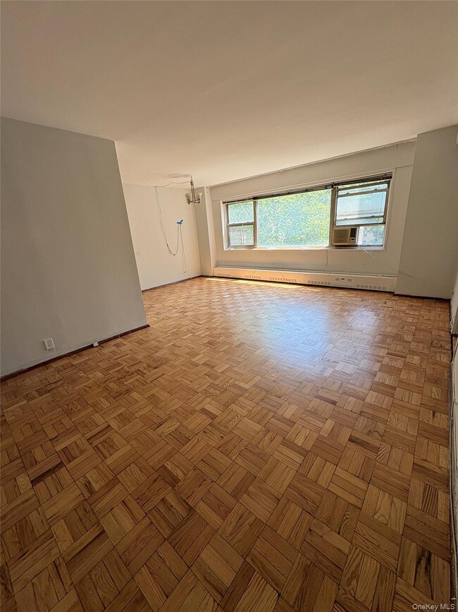 Building Photo - 3 Fordham Hill Oval Unit 4G