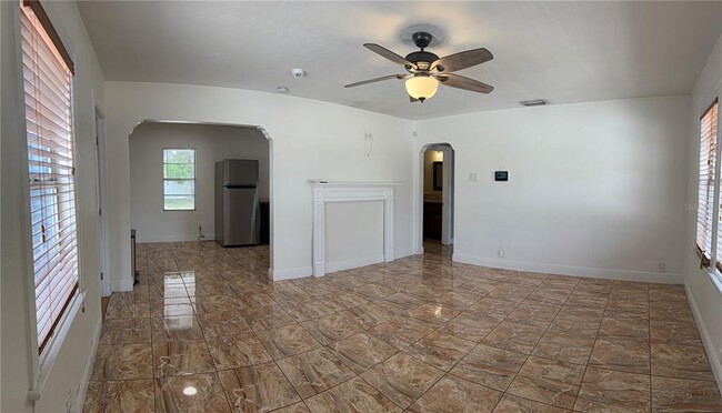 Photo - 702 W Peninsular St