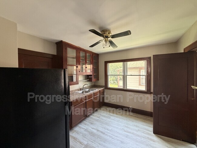 Photo - 14300 Darwin Ave