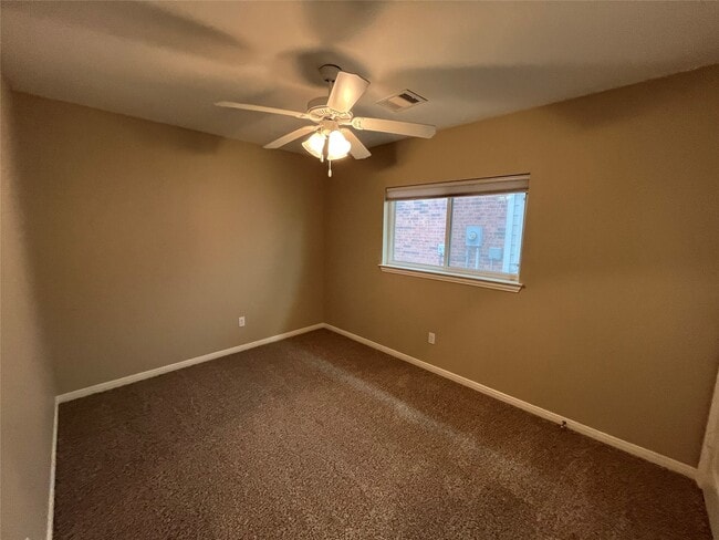 Building Photo - 9311 E Lakeside Dr