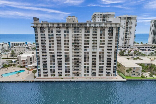 Building Photo - 1600 S Ocean Dr Unit 9D