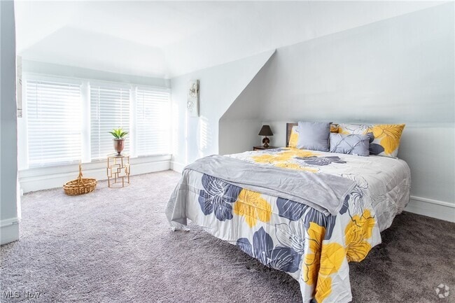 Building Photo - 10605 Ashbury Ave Rental