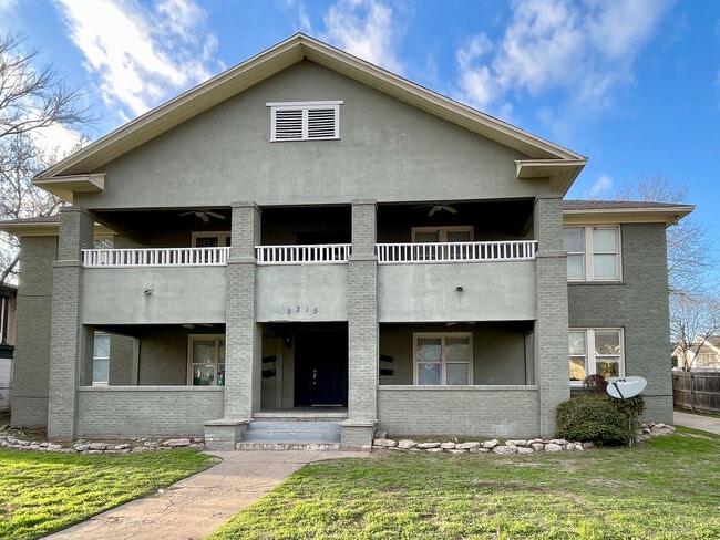 Building Photo - 2215 Sanger Ave Unit A Rental