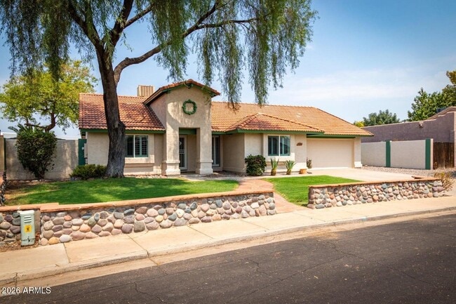 Building Photo - 1350 W Escarpa St