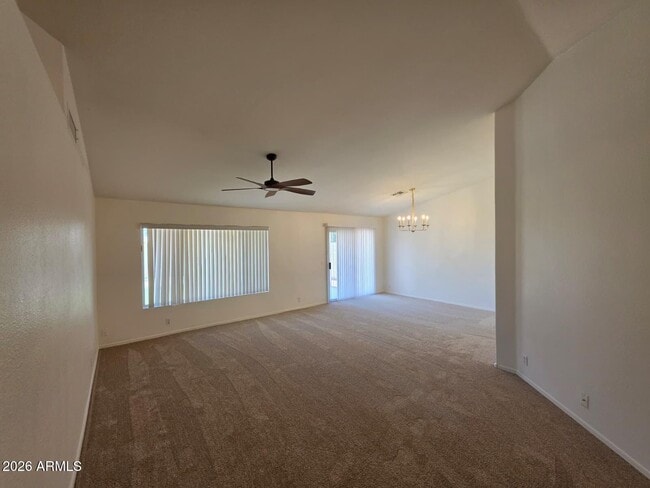 Photo - 121 W Ivanhoe St