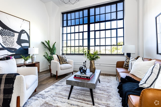 1BR, 1BA - 815SF