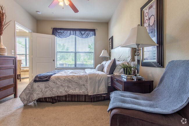 1 BR, 1 BA - 850 SF - Turnberry