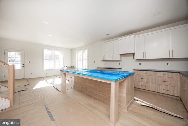 Photo - 453 E Franklin St