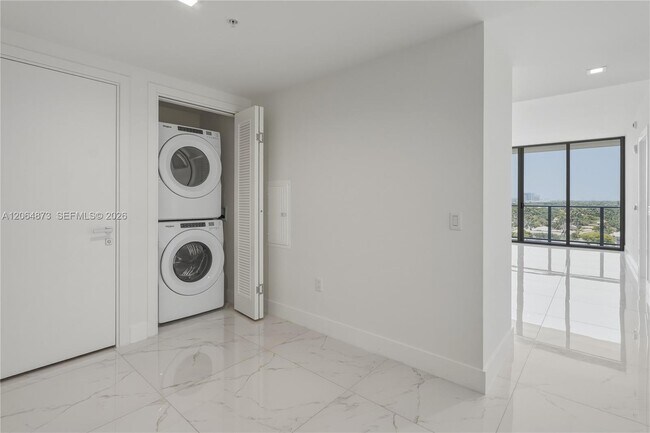 Photo - 1170 E Hallandale Beach Blvd Unidad 904