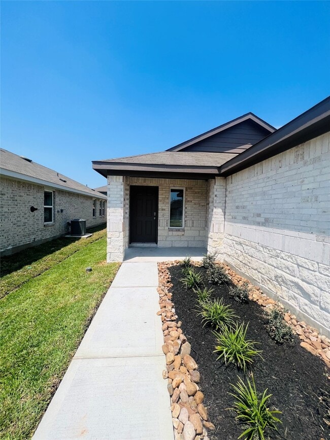 Photo - 5211 Mossdale Blf Ln