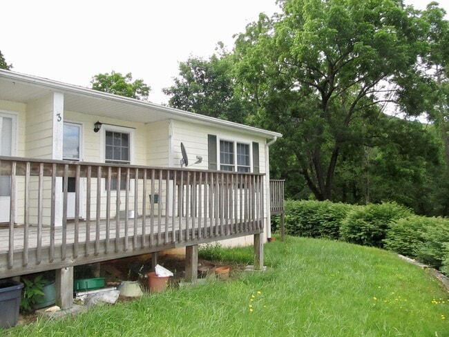 Building Photo - 3 Gash Farm Rd
