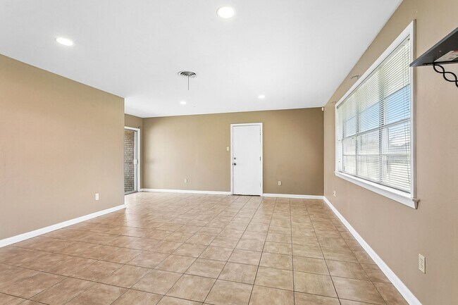 Photo - 2486 Hyman Pl