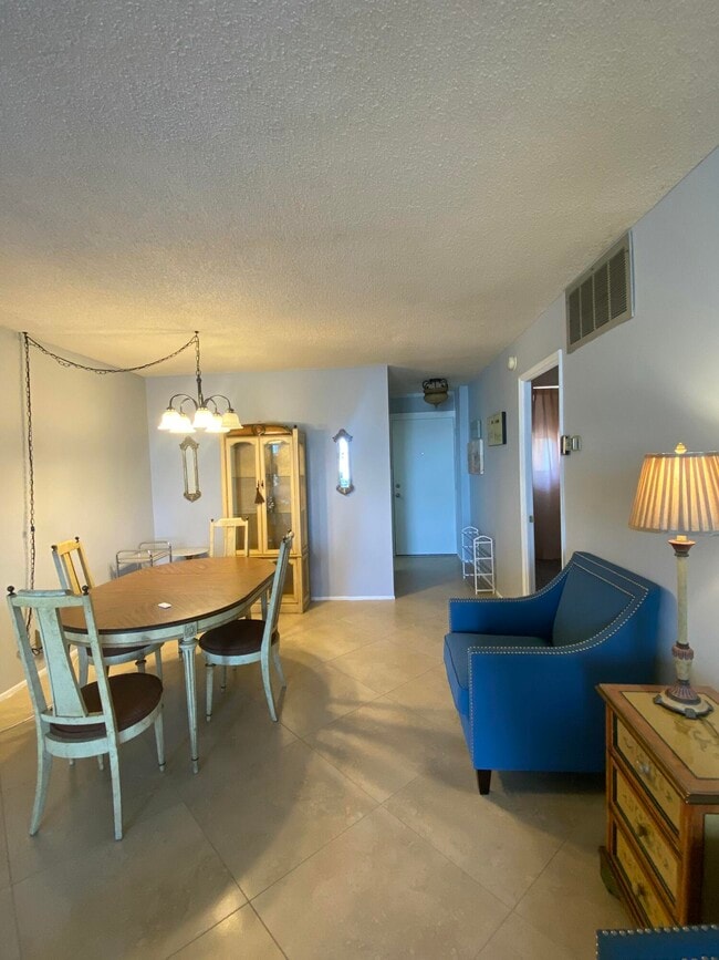 Photo - 1731 SE 15th St Unit 202