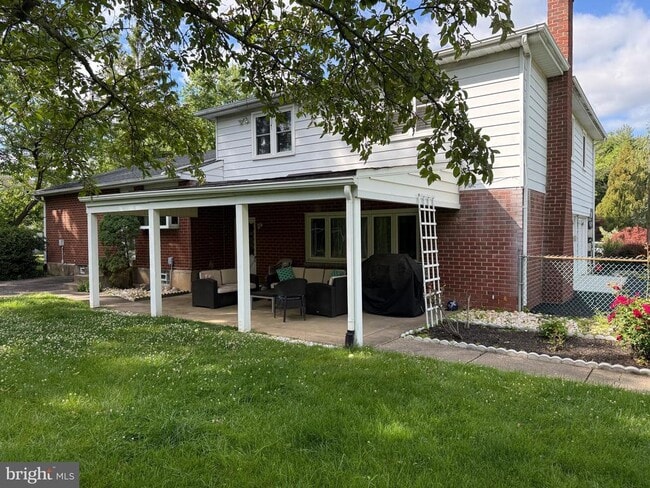 Photo - 806 Warfield Ln