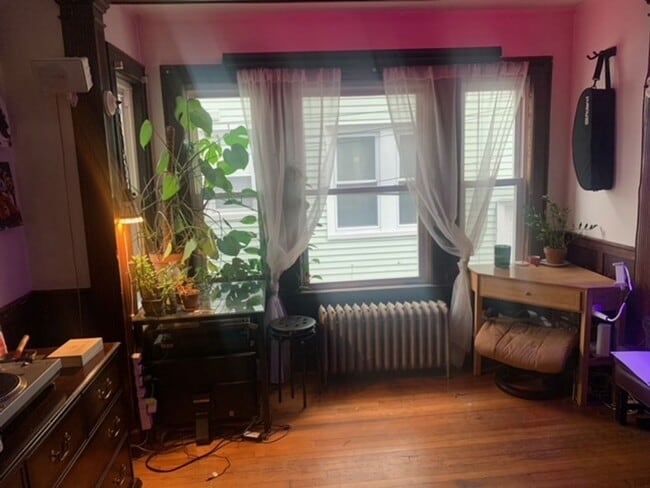 Photo - GREAT 4Br/1Bth, newly renovated bathroom and kitchen. Deck!