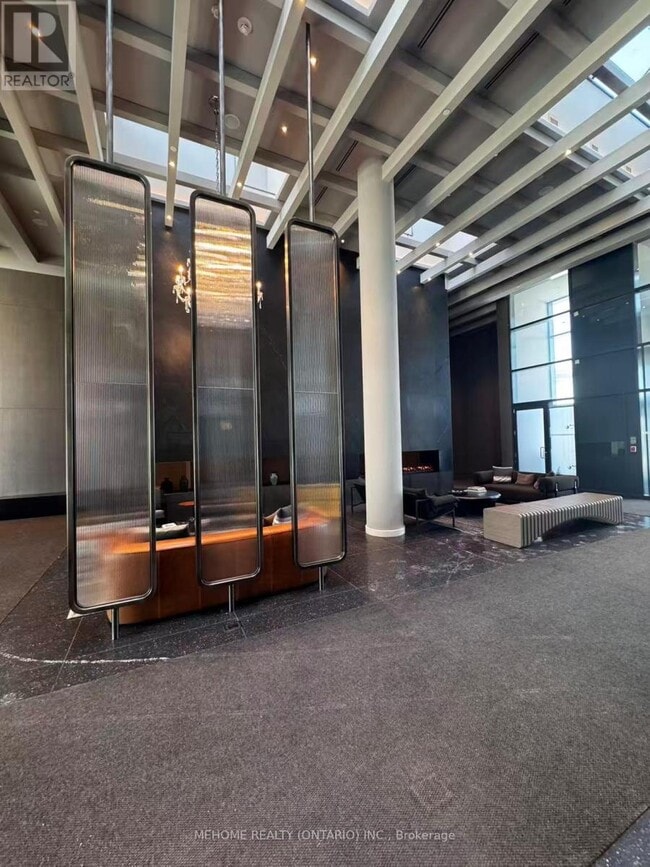 Photo - 8 Interchange Wy Unité 5315