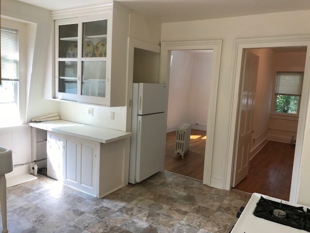 Entrance to bedrooms from kitchen - 459 Orange St Unit #3