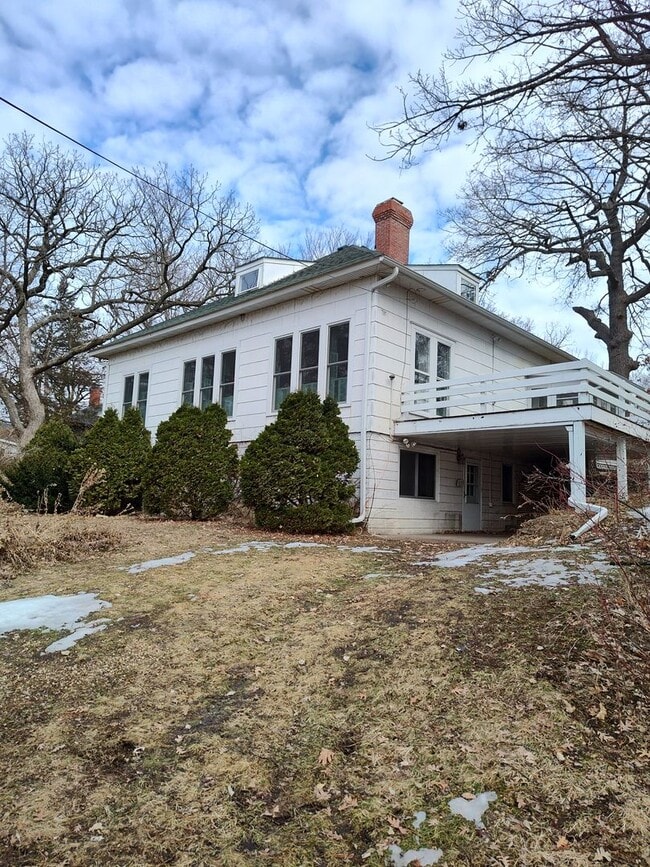 Photo - Great 2 bedroom, 1 bathroom house with lake access