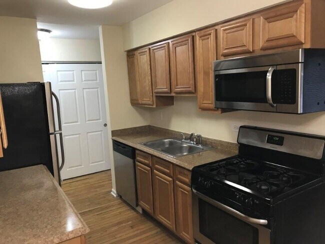 Building Photo - 1626 W Estes Ave Unit 1F Rental
