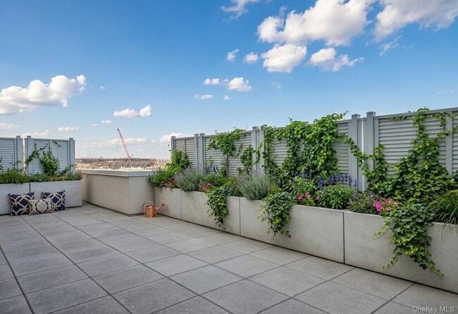 Photo - 40-28 College Point Blvd Unidad 805