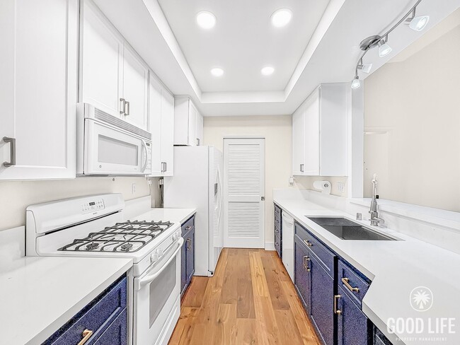 Photo - Beautiful Updated 2 Bed 2.5 Bath Condo in ... Unit 104