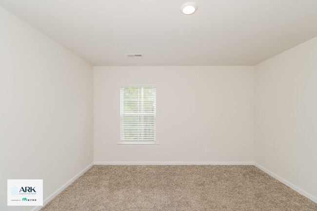 Photo - 209 Merry Oak Ln