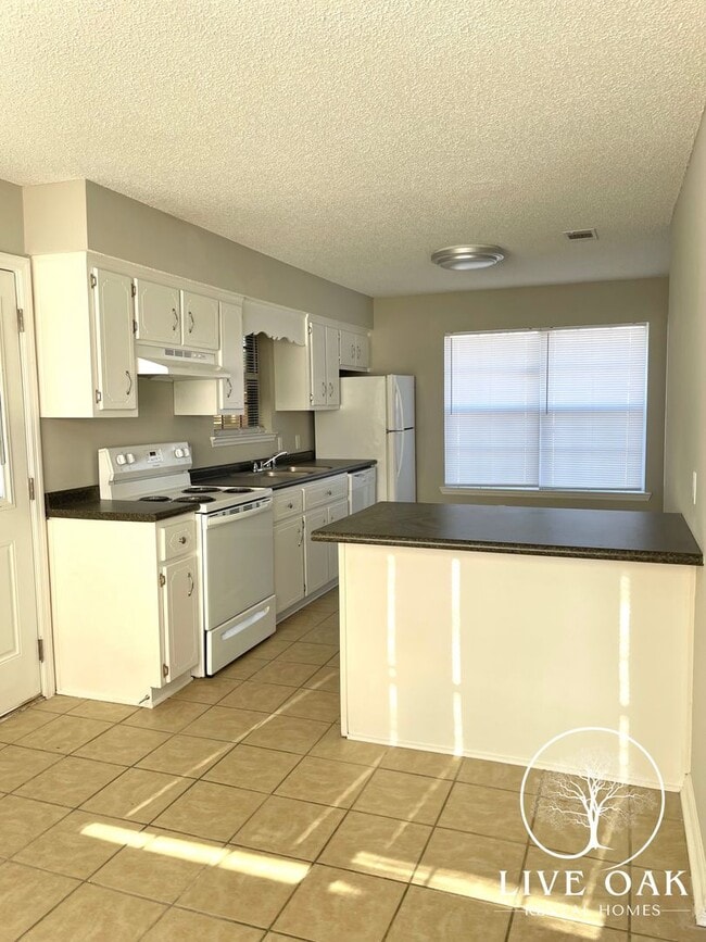 Photo - 619 Sabreena Cir