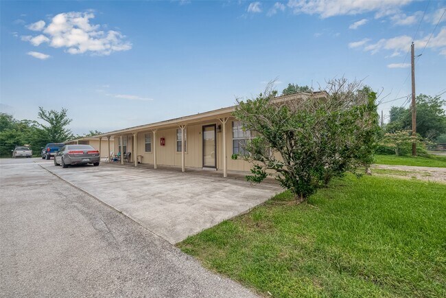 Building Photo - 8430 Round Rock Dr