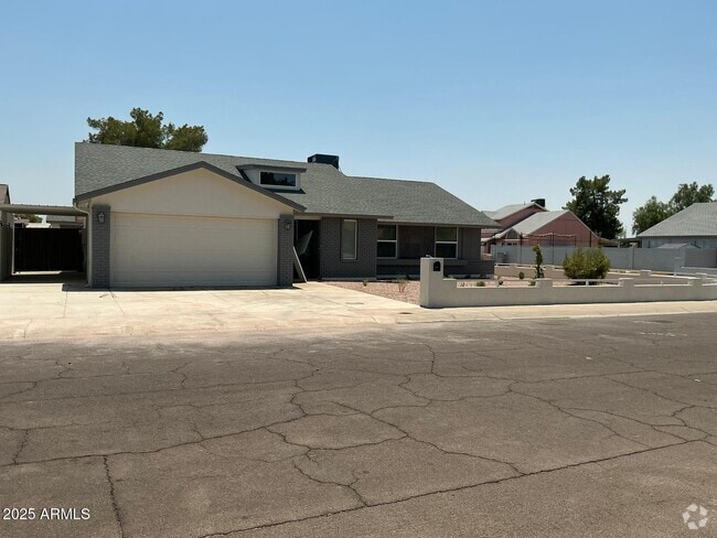 Building Photo - 8837 W Highland Ave Rental