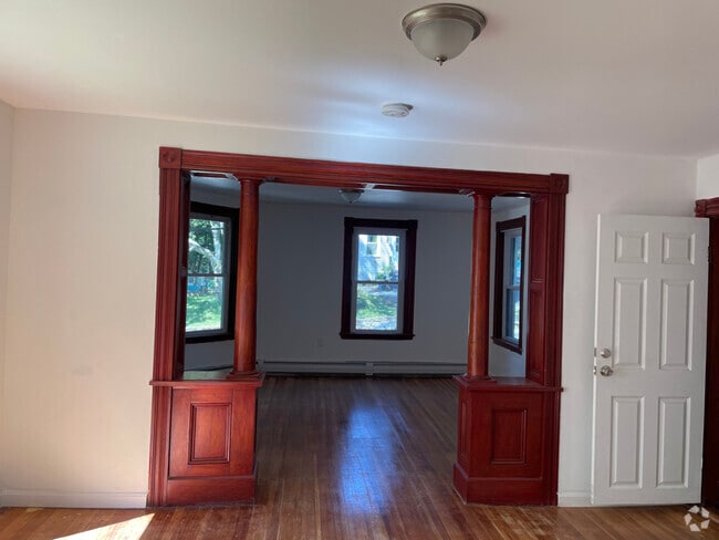 Building Photo - 75 Oak St Unit 1 Rental