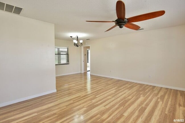 Photo - Cozy 3/2 Split Floorplan Home with a Spaci...