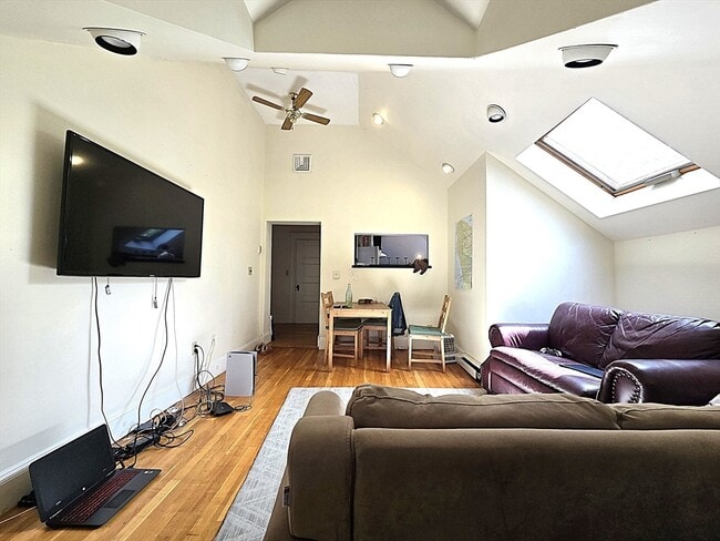 Building Photo - 747 Washington St Unit 3 Rental