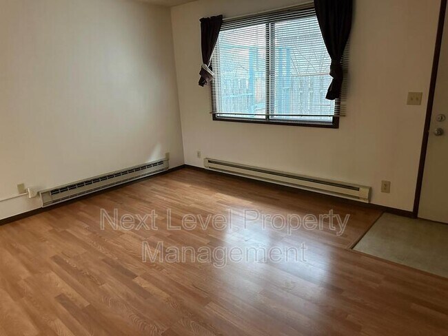 Photo - 360 College Ave