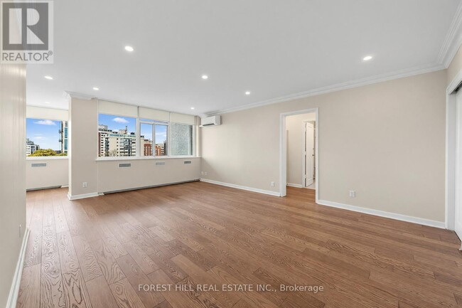 Photo - 561 Avenue Rd