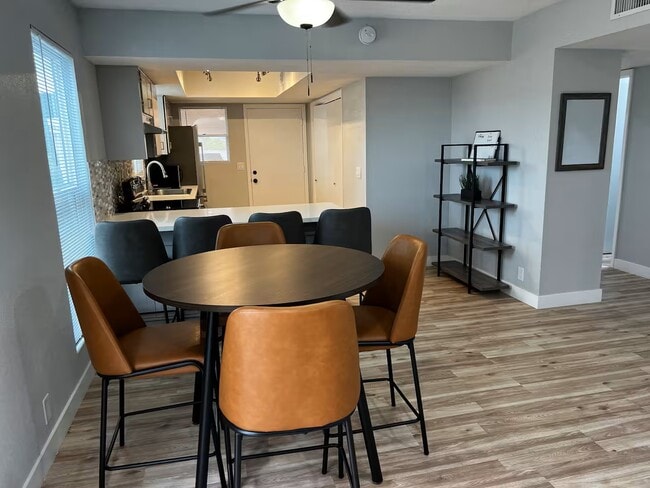 Dining Room - 3393 Kearsage Dr Unit 3393