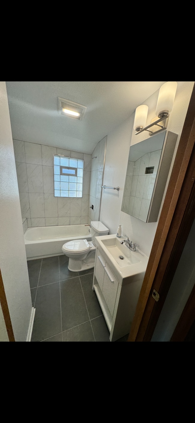 Building Photo - 213A S 76th St Unit 213A